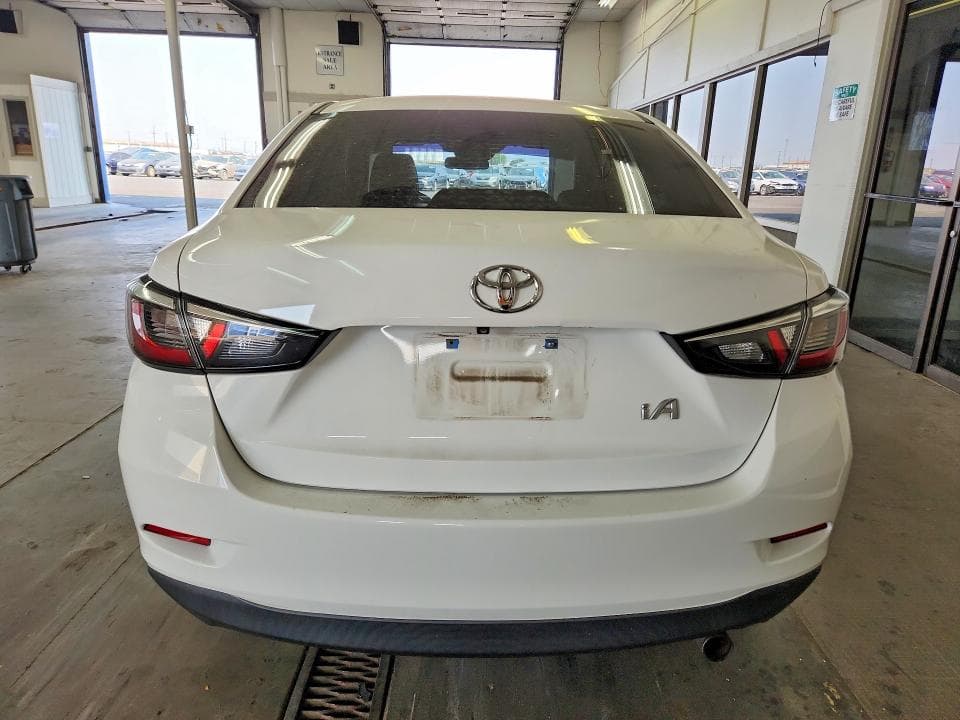 2017 TOYOTA YARIS 6