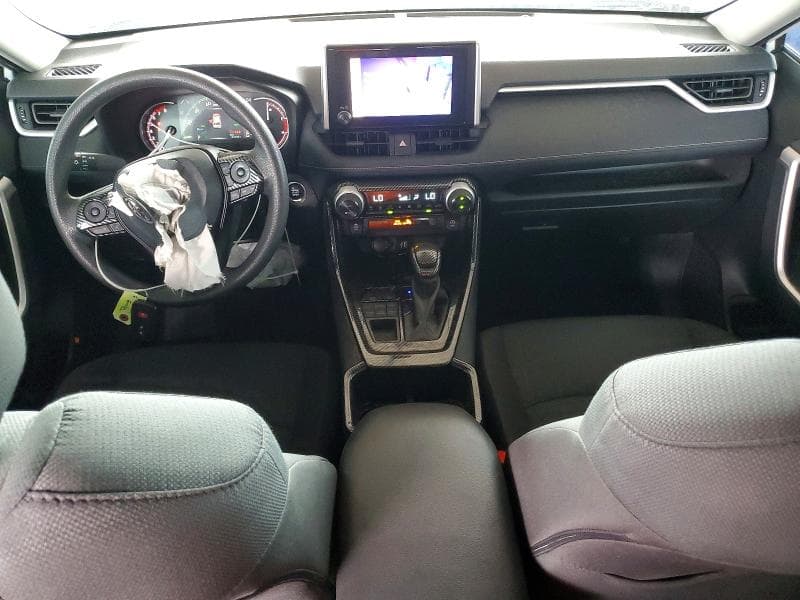 2025 TOYOTA RAV4 XLE 8