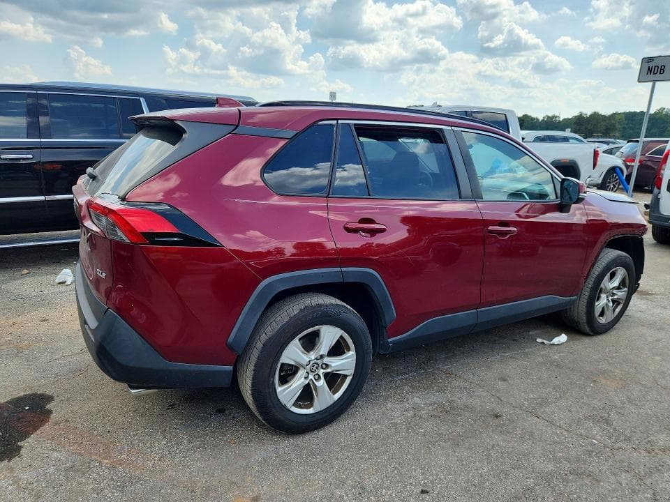 2019 TOYOTA RAV4 XLE 3