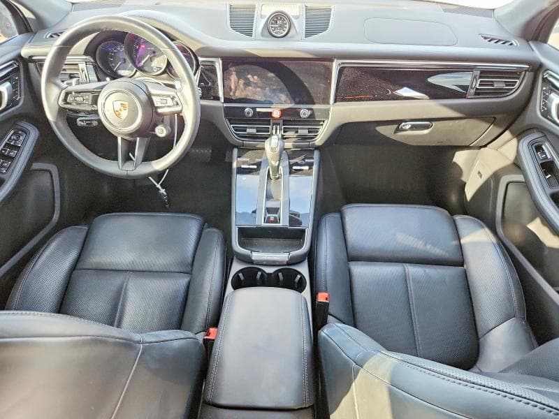 2024 PORSCHE MACAN BASE 8