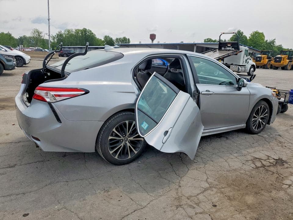 2020 TOYOTA CAMRY SE 3