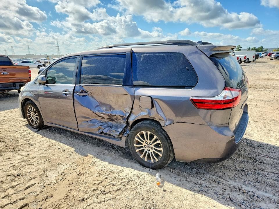 2019 TOYOTA SIENNA XLE 8-PASSENGER 2