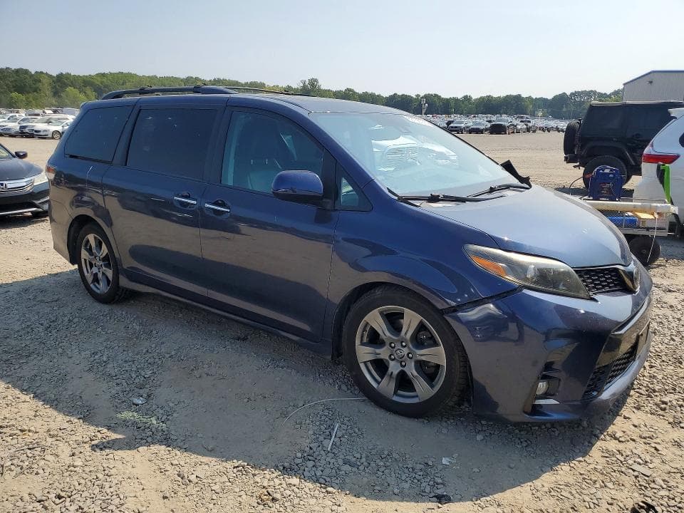 2018 TOYOTA SIENNA SE PREMIUM 8-PASSENGER 4