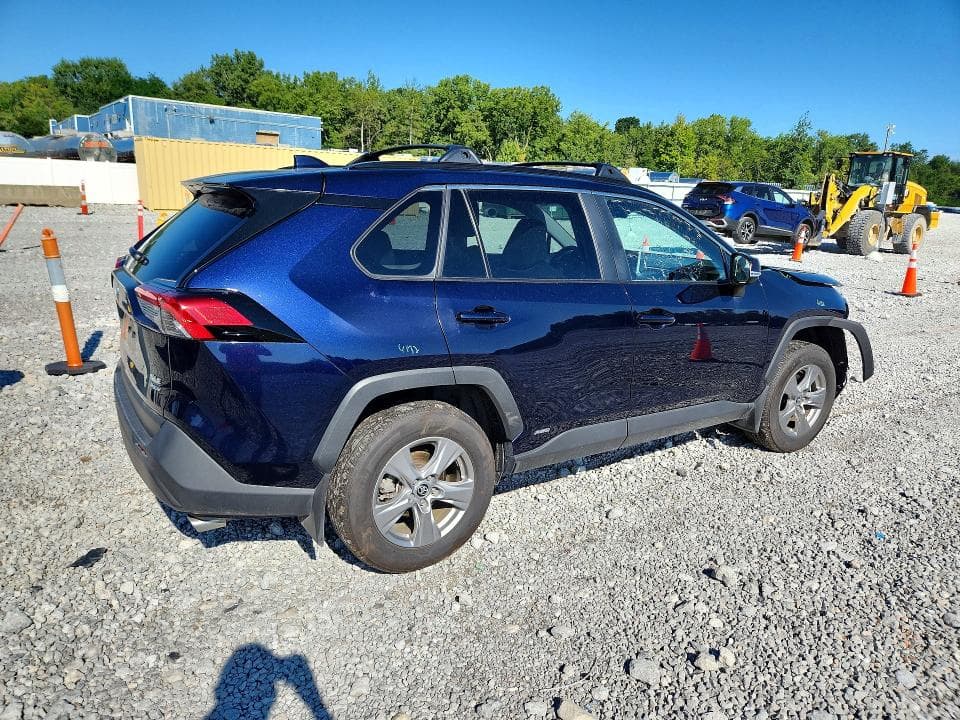 2025 TOYOTA RAV4 HYBRID XLE 3