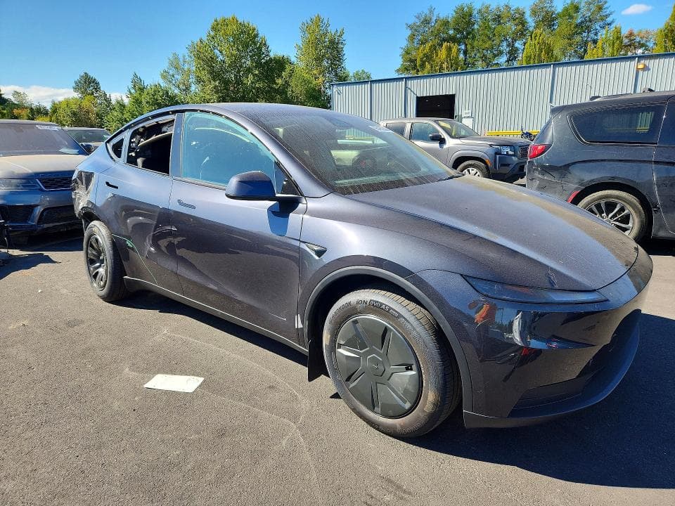 2026 TESLA MODEL Y 4