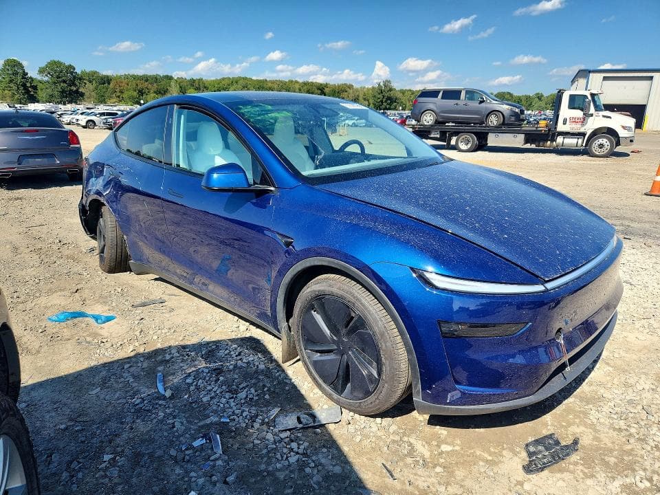 2026 TESLA MODEL Y 4