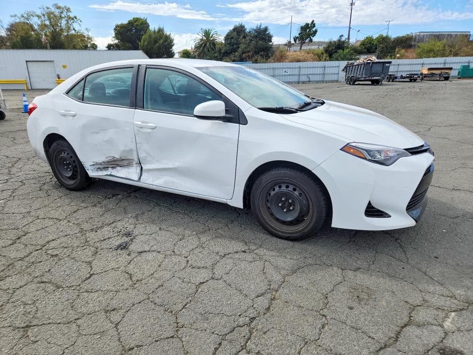 2018 TOYOTA COROLLA LE 4