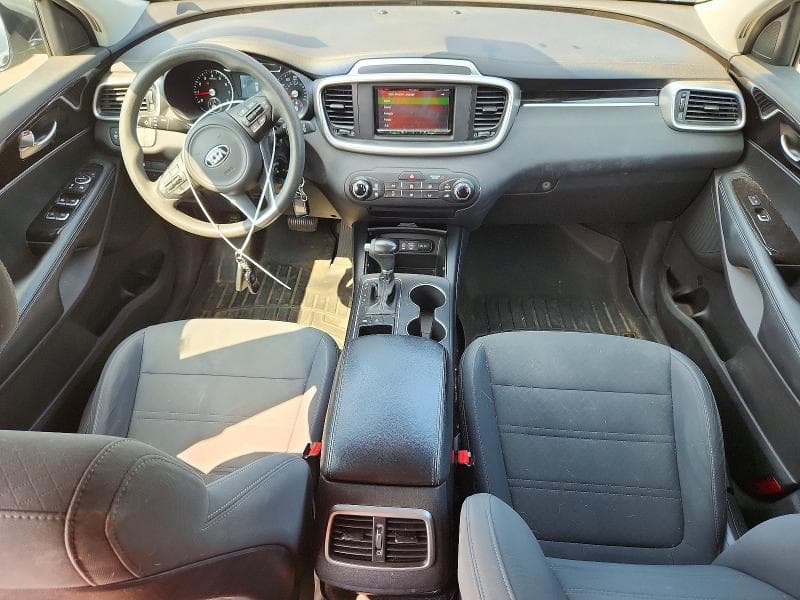 2017 KIA SORENTO LX V6 8