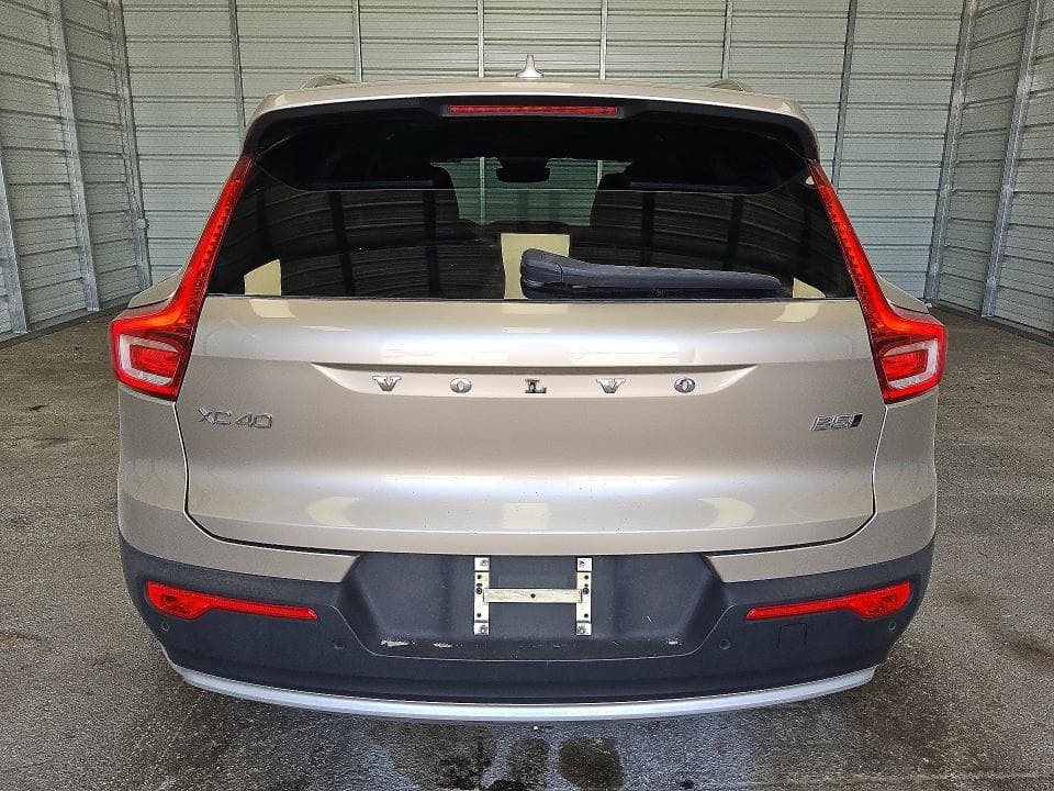 2023 VOLVO XC40 PLUS 6