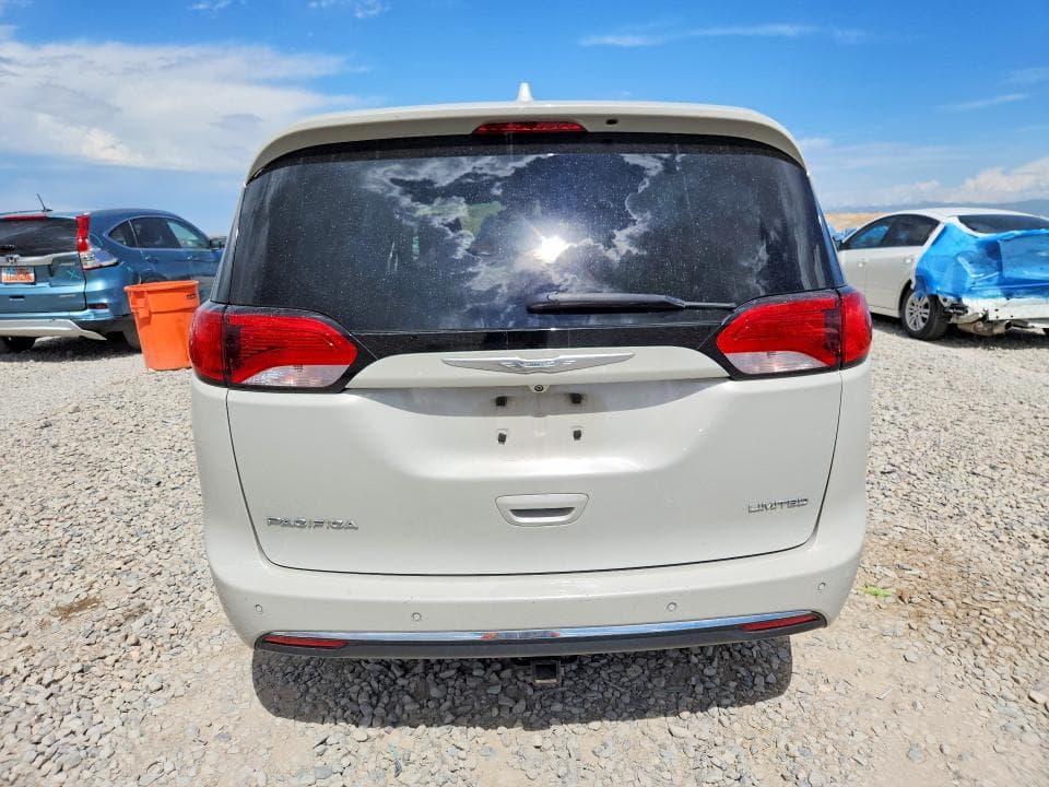 2017 CHRYSLER PACIFICA LIMITED 6
