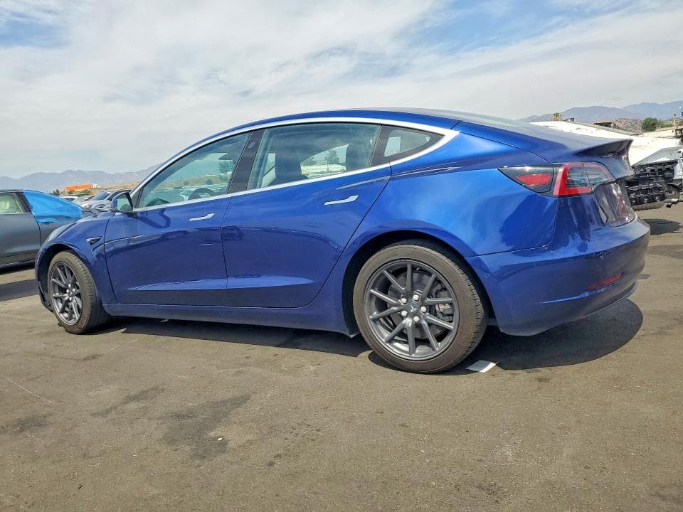 2018 TESLA MODEL 3 2