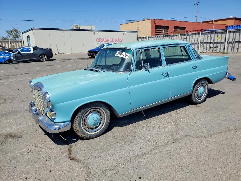 1967 MERCEDES-BENZ B200