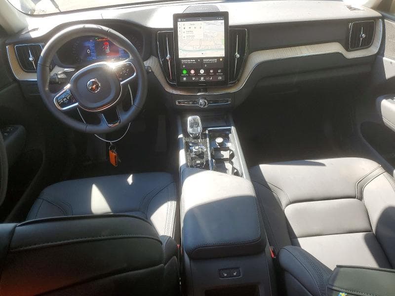 2026 VOLVO XC60 PLUS 8