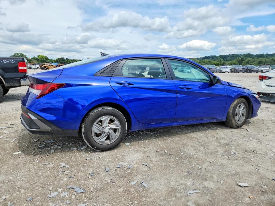 2025 HYUNDAI ELANTRA SE 3