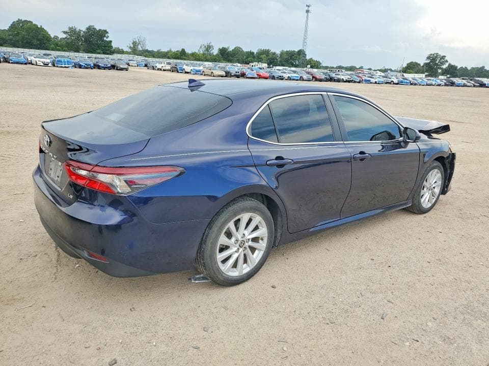 2022 TOYOTA CAMRY LE 3