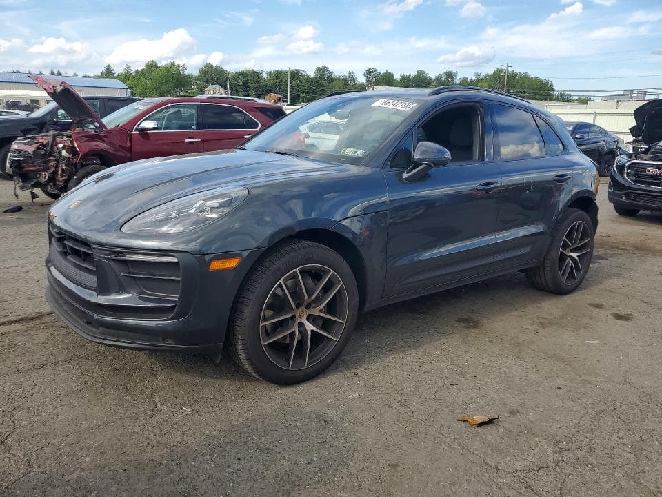 2025 PORSCHE MACAN BASE - 1