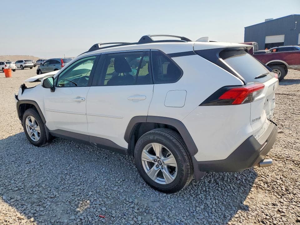 2021 TOYOTA RAV4 XLE 2