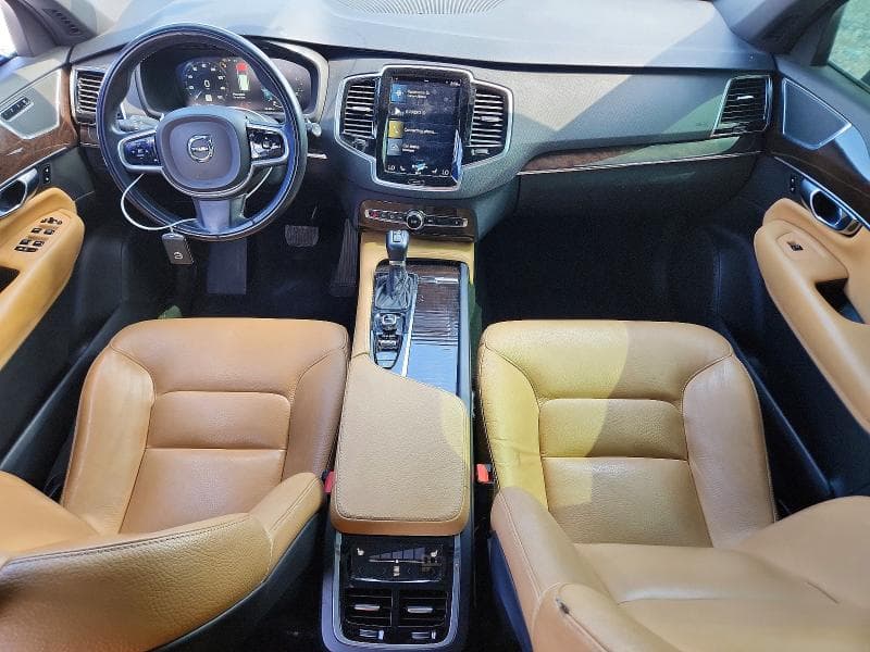 2017 VOLVO XC90 T6 8