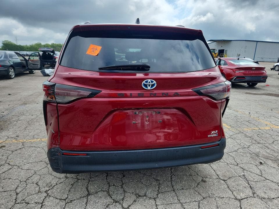 2023 TOYOTA SIENNA XLE 6