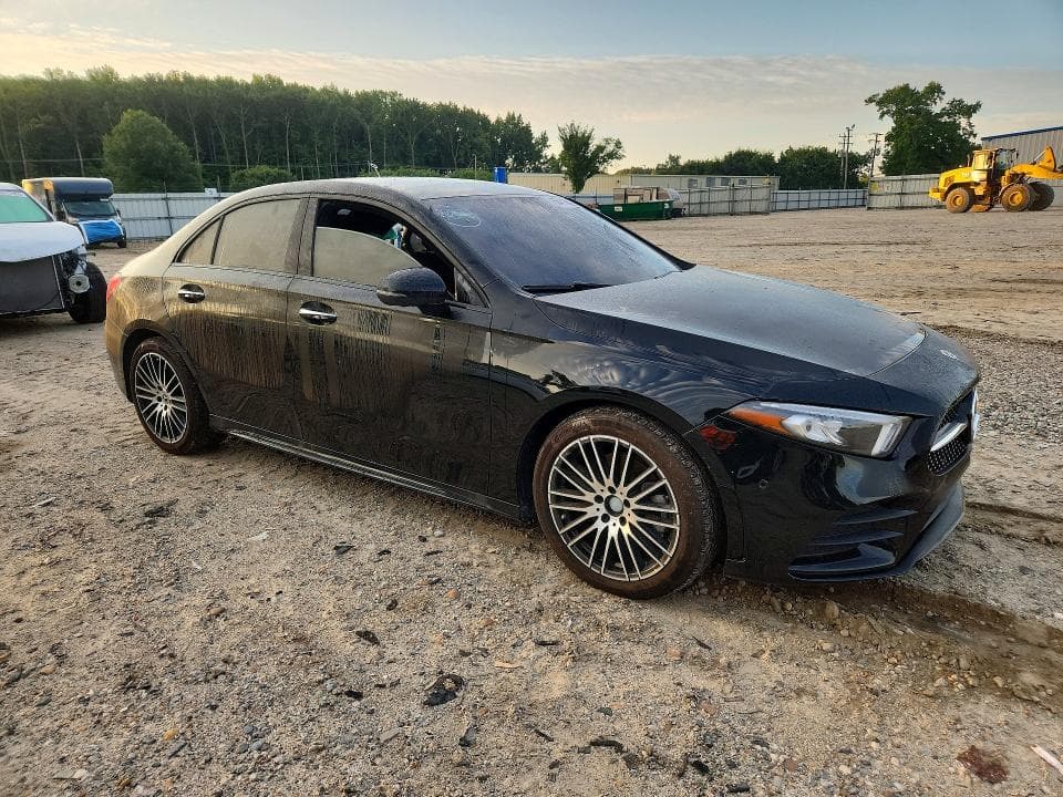 2022 MERCEDES-BENZ A 220 4