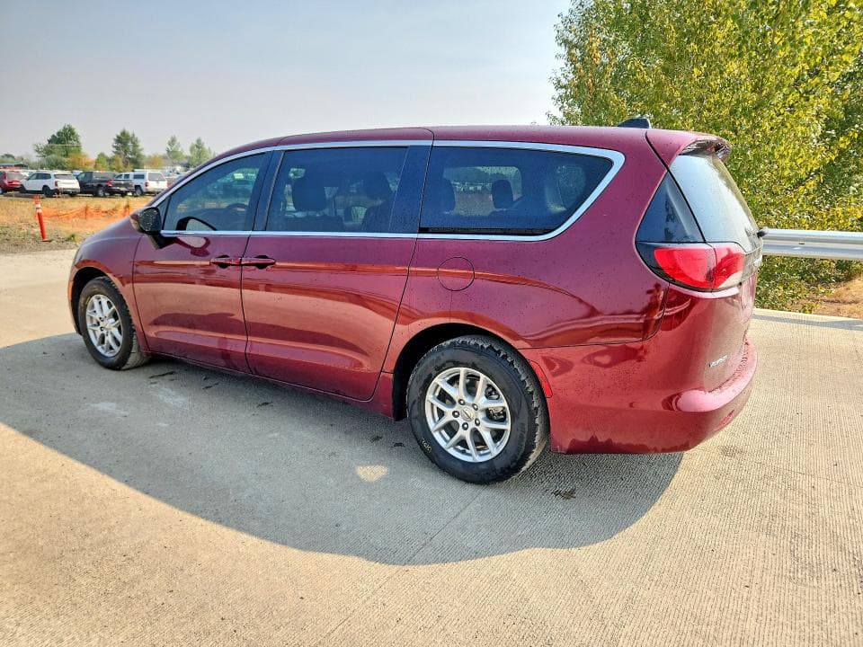 2022 CHRYSLER VOYAGER LX 2