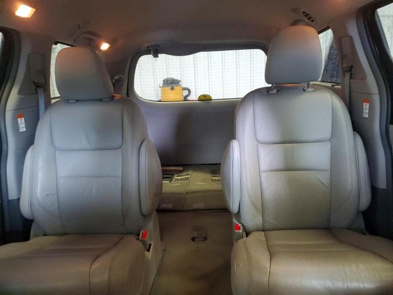 2017 TOYOTA SIENNA XLE 7-PASSENGER 10