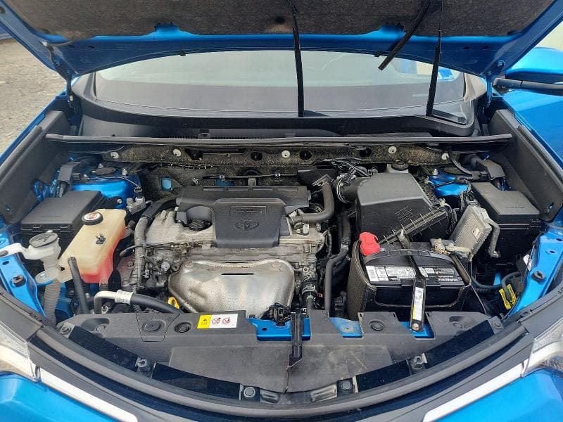 2017 TOYOTA RAV4 XLE 11