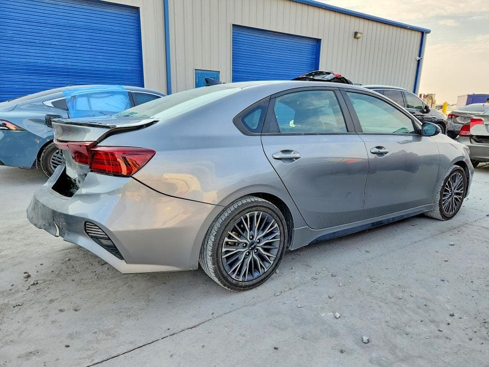 2023 KIA FORTE GT LINE 3