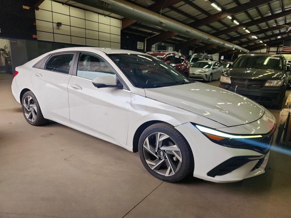 2024 HYUNDAI ELANTRA LIMITED 4