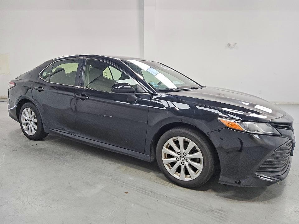 2018 TOYOTA CAMRY LE 4