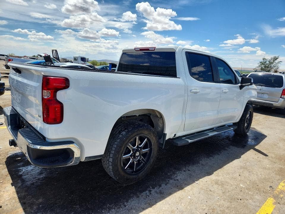 2023 CHEVROLET SILVERADO K1500 LT 3