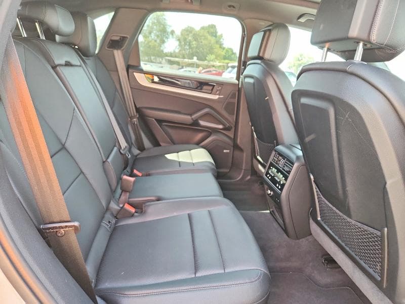 2024 PORSCHE CAYENNE 11