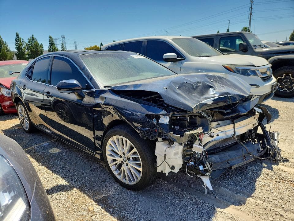 2018 TOYOTA CAMRY XLE V6 4