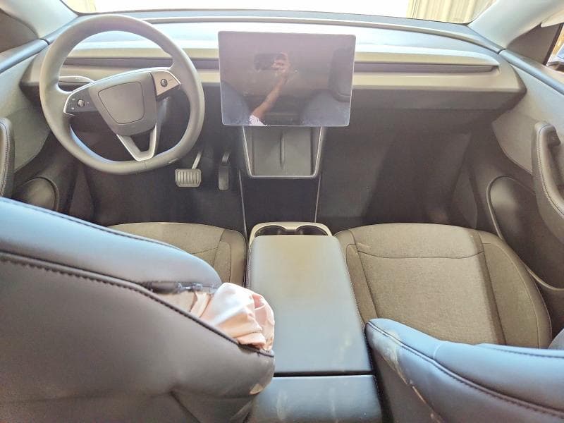 2026 TESLA MODEL Y 8