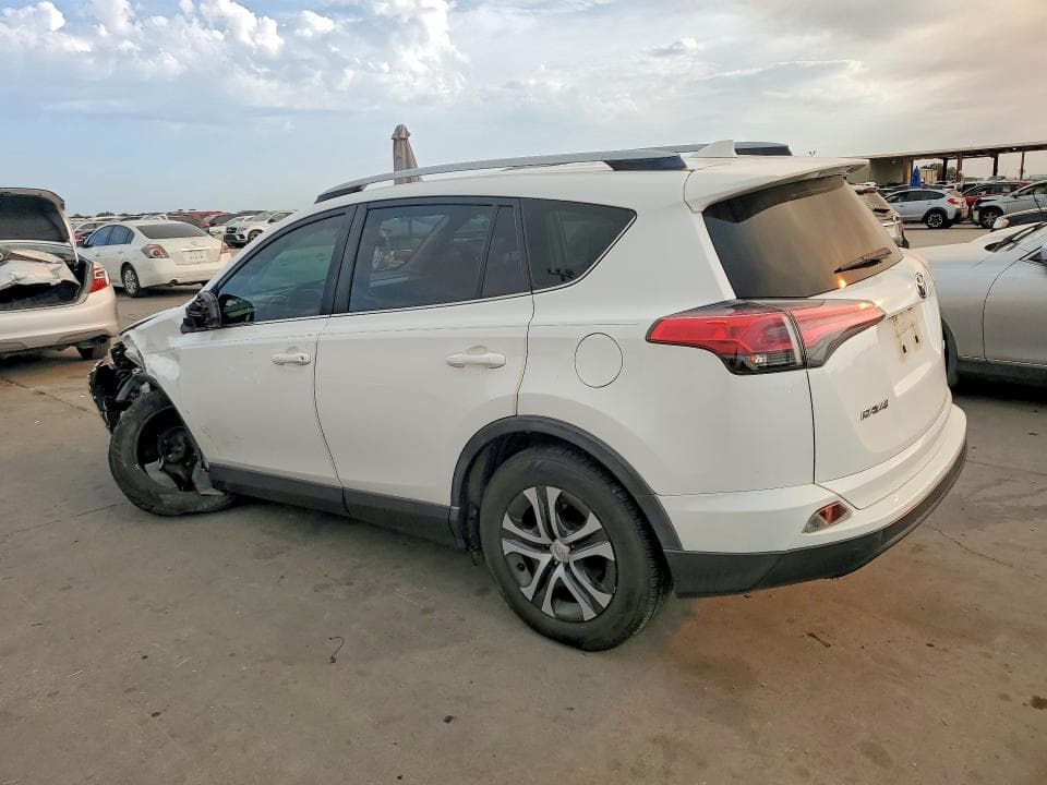 2018 TOYOTA RAV4 LE 2