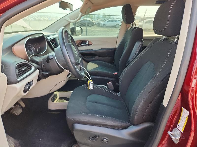 2022 CHRYSLER VOYAGER LX 7
