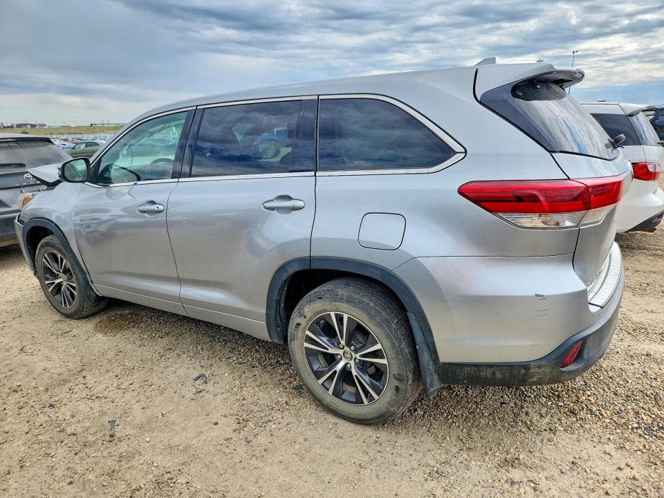 2018 TOYOTA HIGHLANDER LE 2