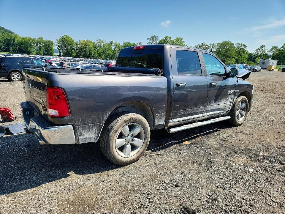 2017 RAM 1500 SLT 3