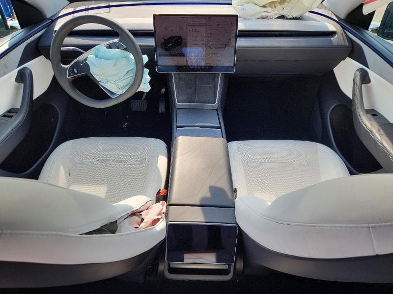 2026 TESLA MODEL Y 8