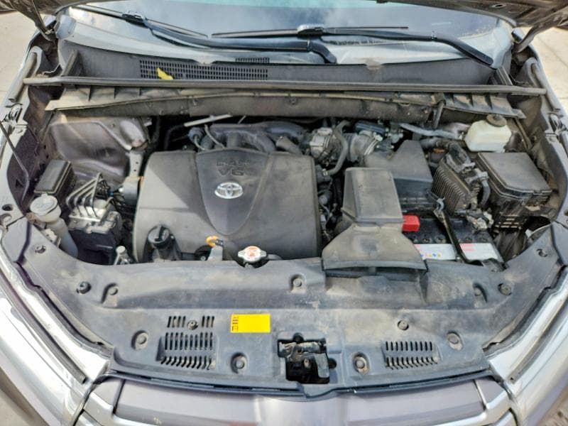 2019 TOYOTA HIGHLANDER XLE 12