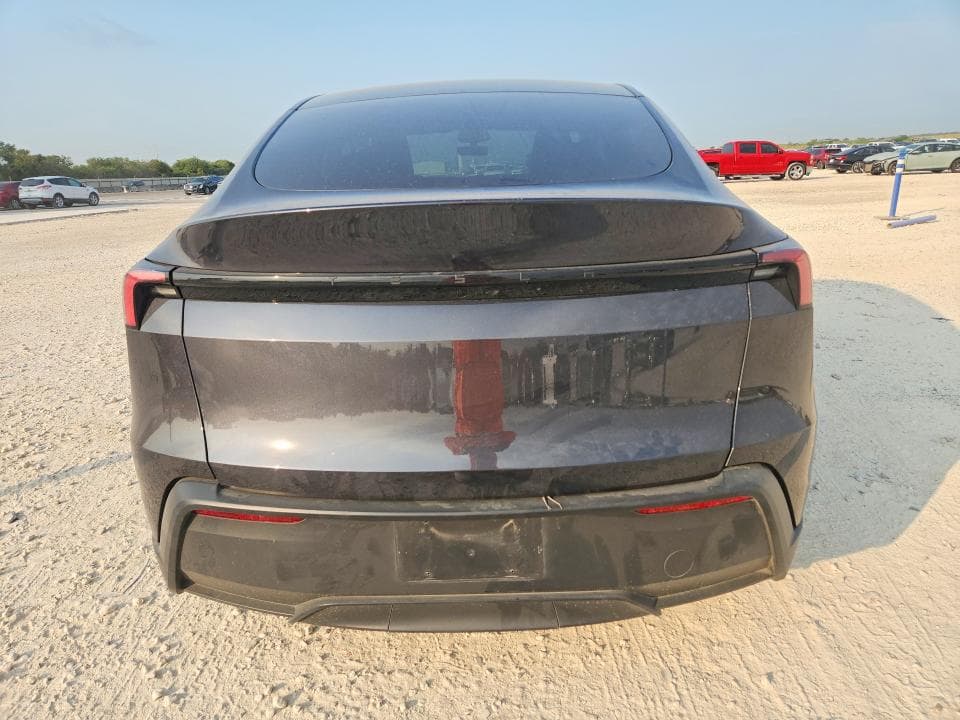 2026 TESLA MODEL Y 6
