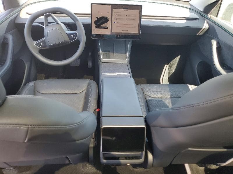 2026 TESLA MODEL Y 8