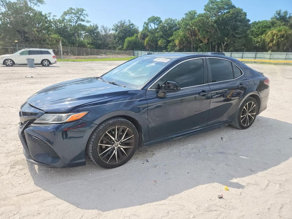 2018 TOYOTA CAMRY SE - 1