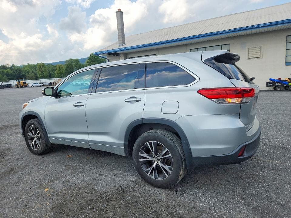 2018 TOYOTA HIGHLANDER LE 2