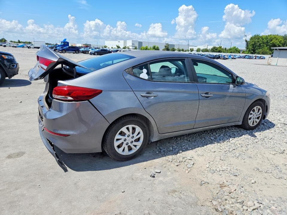 2018 HYUNDAI ELANTRA SE 3