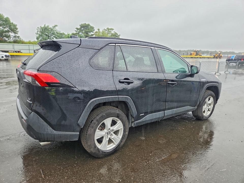 2021 TOYOTA RAV4 LE 3