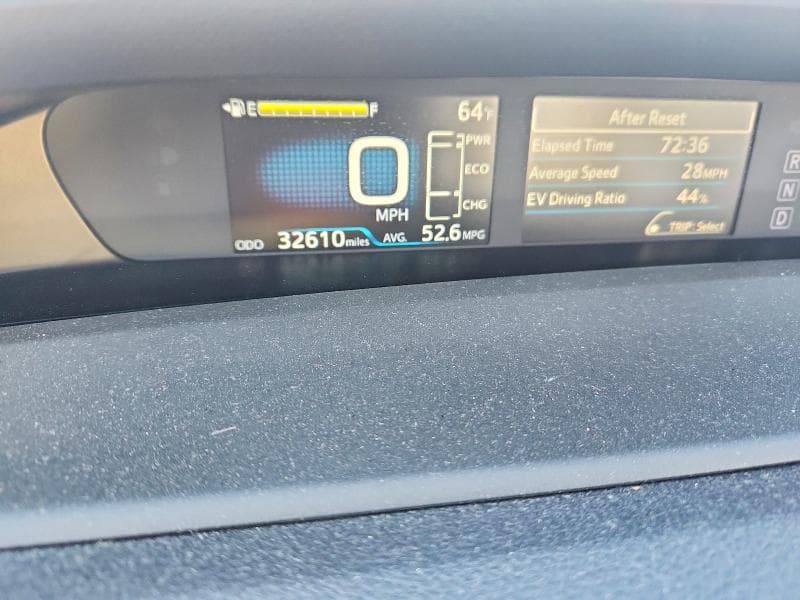 2018 TOYOTA PRIUS THREE 9