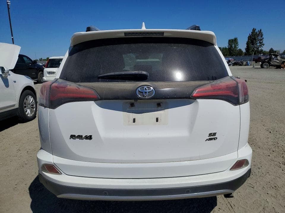 2018 TOYOTA RAV4 SE 6