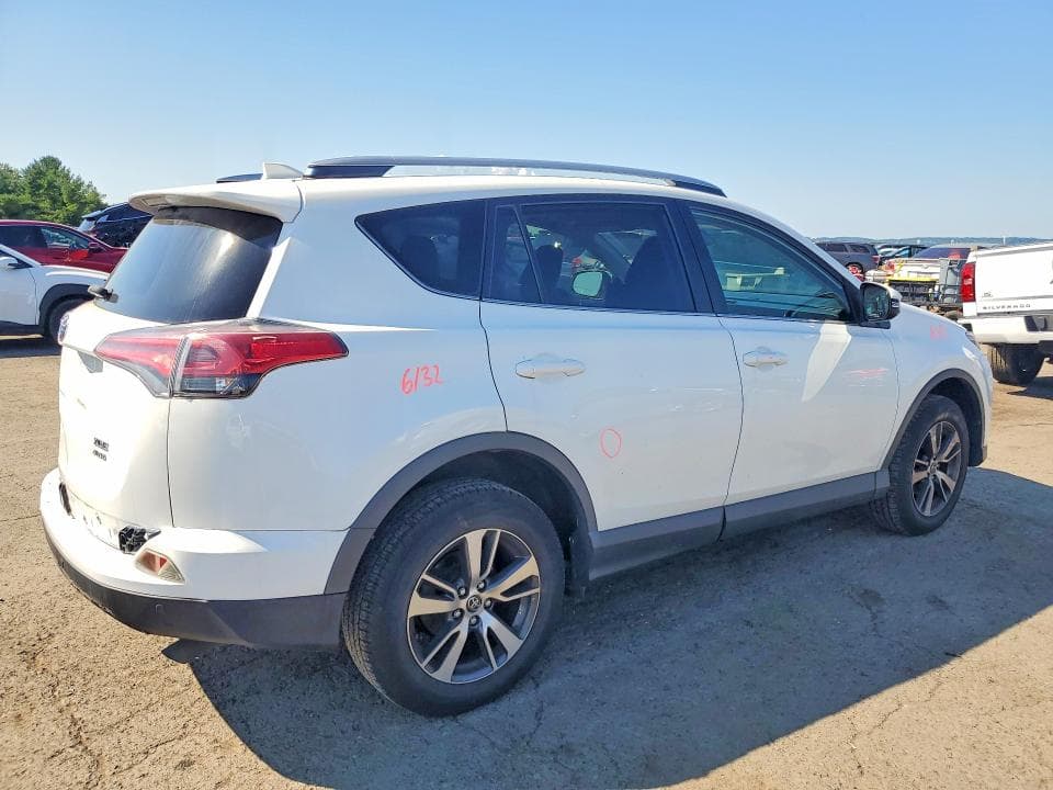 2017 TOYOTA RAV4 XLE 3