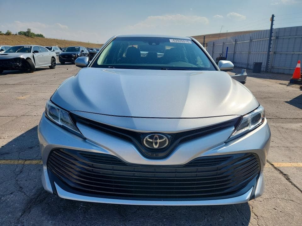 2018 TOYOTA CAMRY LE 5